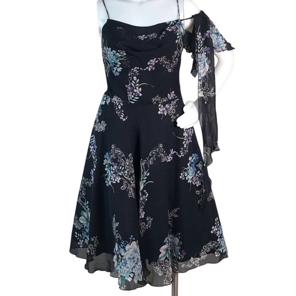 LAPIS NAVY FLORAL‎ DRESS W/ FLOWY SHOULDER DETAIL